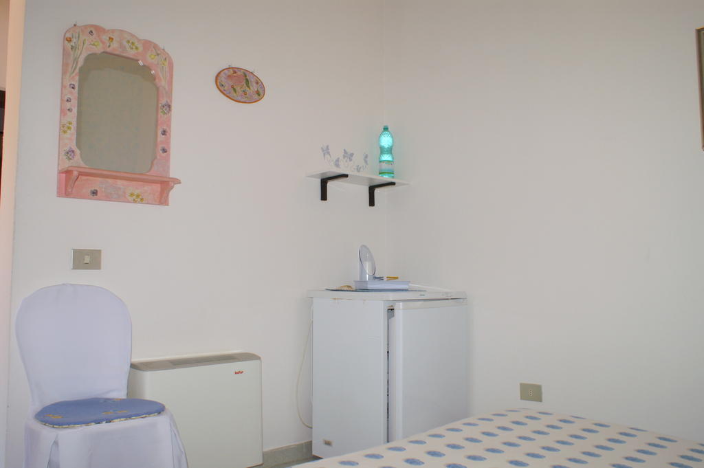 سان جيوفاني دي سينيس Tharros B&B الغرفة الصورة
